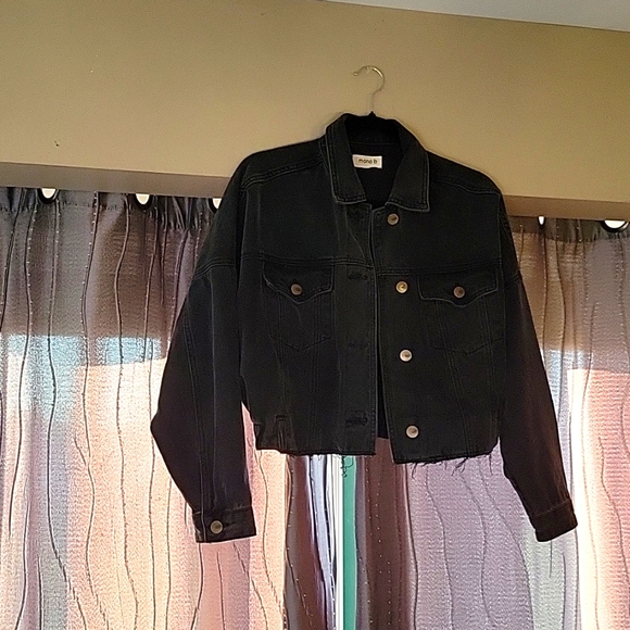 Cropped Distressed Jean Jacket - Picture 4 of 7